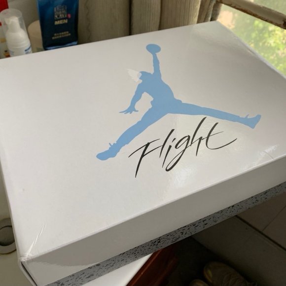 Air Jordan 4 Retro University Blue